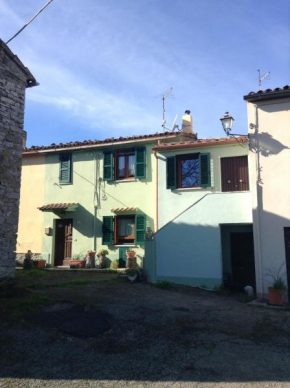 Casa Lory Montevitozzo frazione Sorano-camera con bagno privato, cucina e salotto Sorano